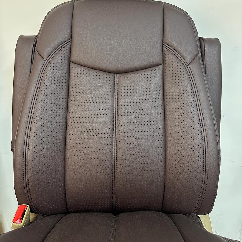 カーシートカバーの購入者がユニバーサルカバーからモデル固有のソリューションに移行するのはなぜですか?